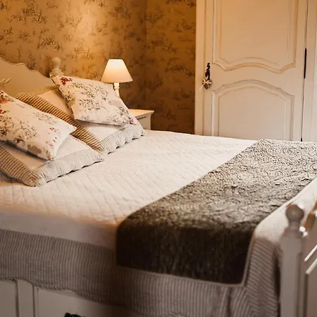 Demeure De La Carmine, Sejour Bien-etre D'exception, Piscine, Hammam, Champagne Bed & Breakfast