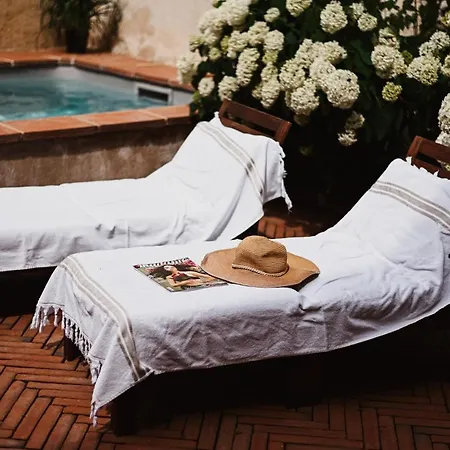 Demeure De La Carmine, Sejour Bien-etre D'exception, Piscine, Hammam, Champagne Bed and Breakfast