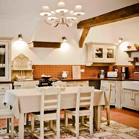 Bed & Breakfast Demeure De La Carmine, Sejour Bien-etre D'exception, Piscine, Hammam, Champagne