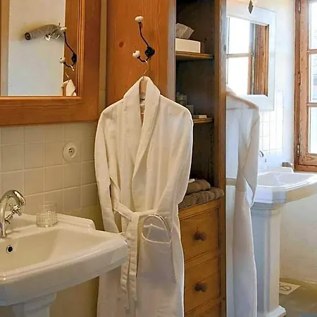 Alojamento de Acomodação e Pequeno-almoço Demeure De La Carmine, Sejour Bien-etre D'exception, Piscine, Hammam, Champagne